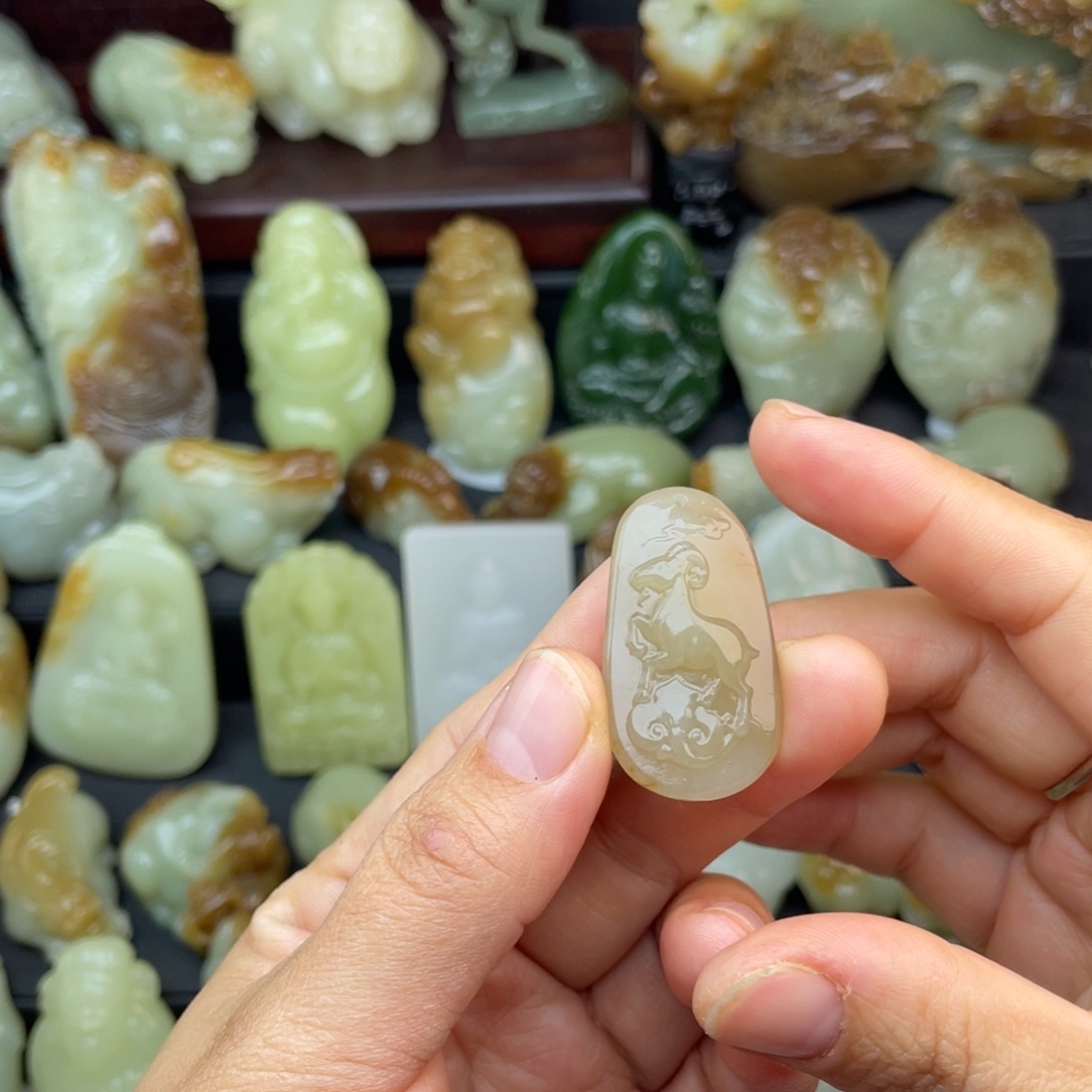 和田玉未镶嵌颈饰