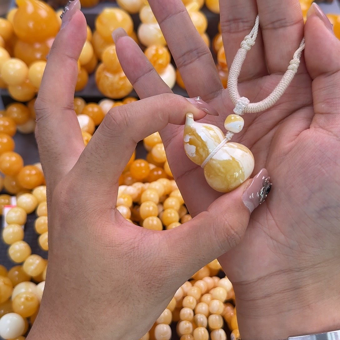 蜜蜡未镶嵌珠宝奇石