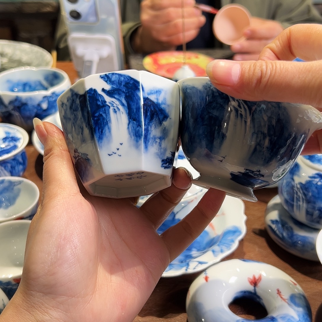 小****青花手绘山水盖碗