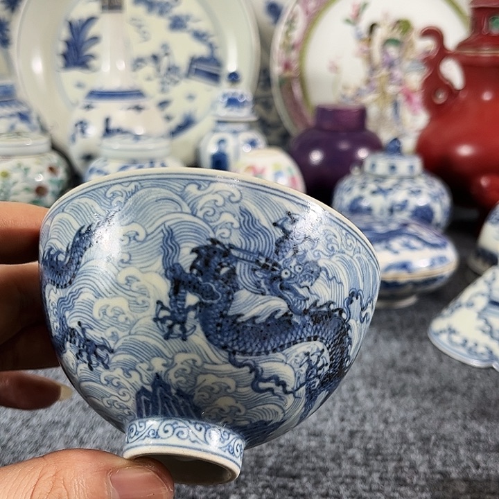 杯旭**辉一对青花的小杯子