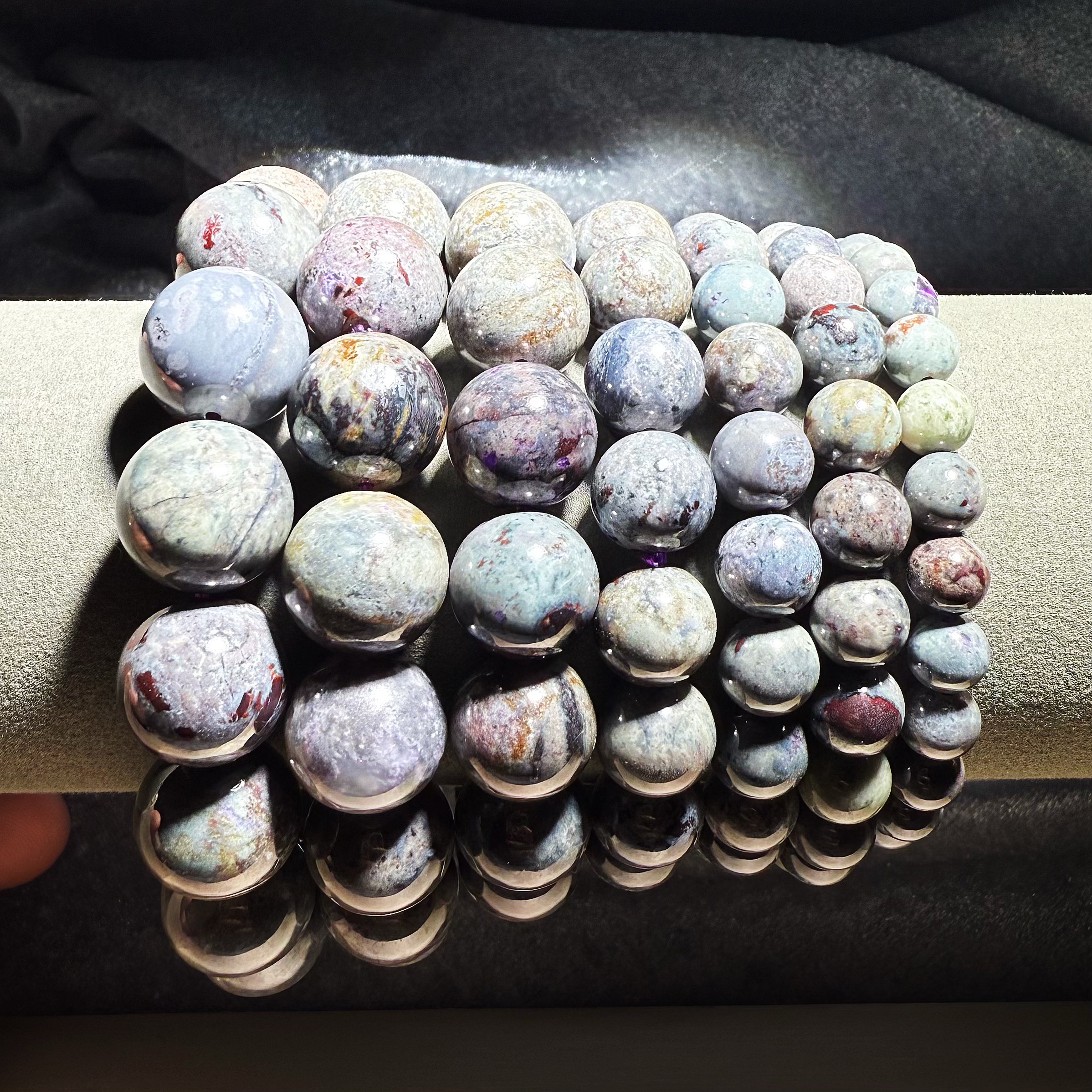 天然辰砂【皇后甄选】C022804 泥地老料绿色圆珠手串 多样性发一