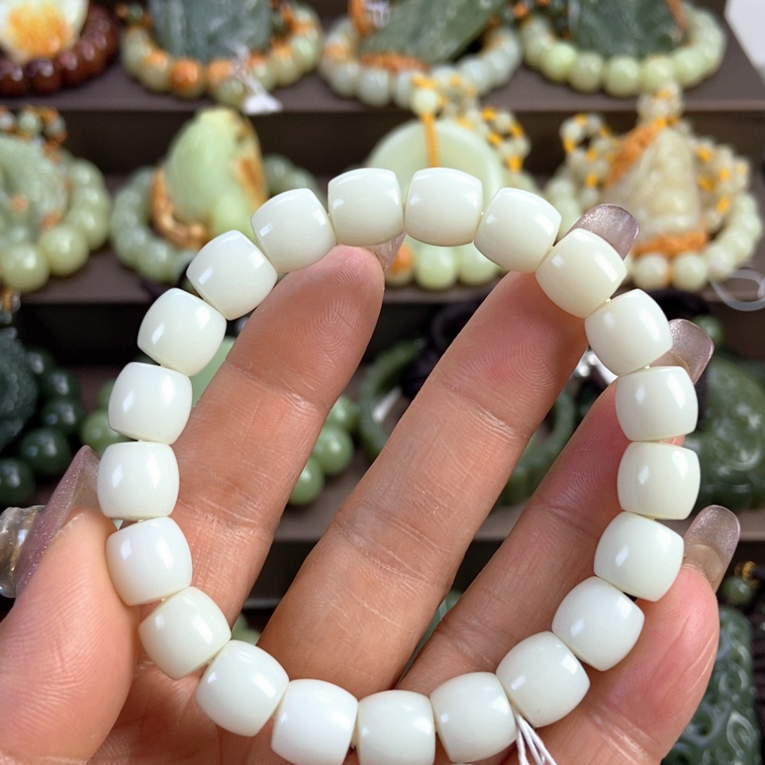 透闪石质玉未镶嵌手链