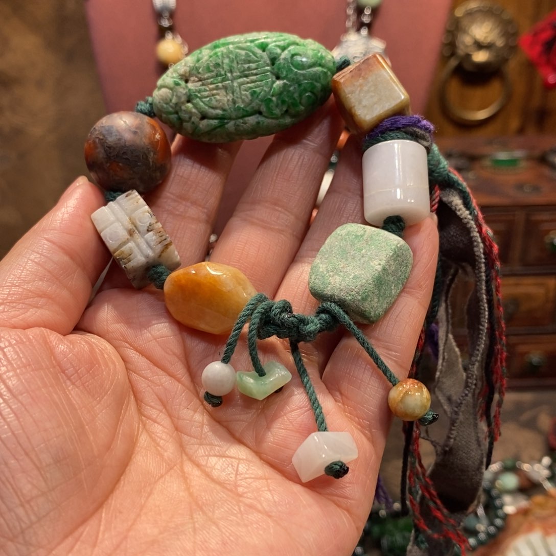 翡翠吊坠(赠链)未镶嵌