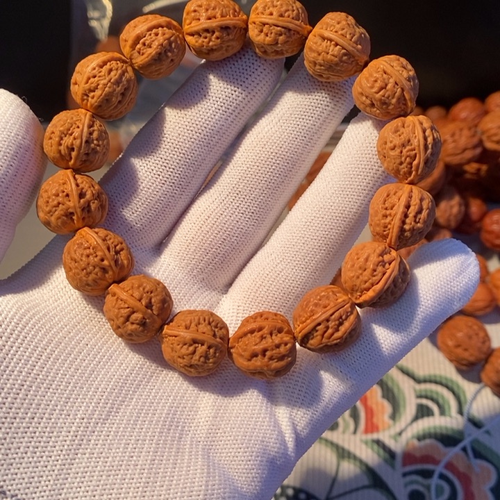 文玩核桃手串……12