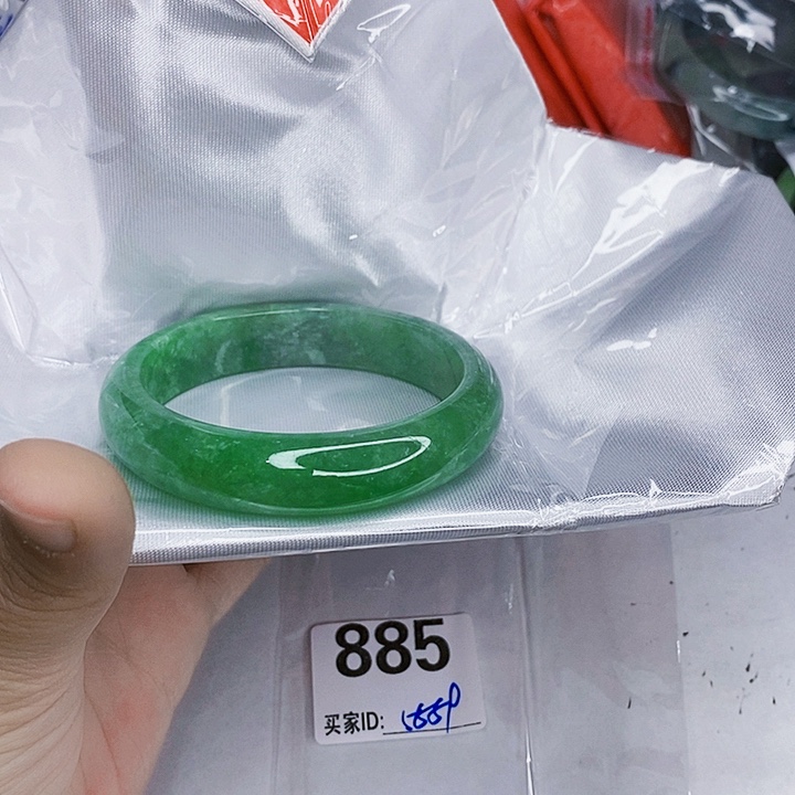 翡翠未镶嵌手镯一图一物实物为准（微瑕处理）