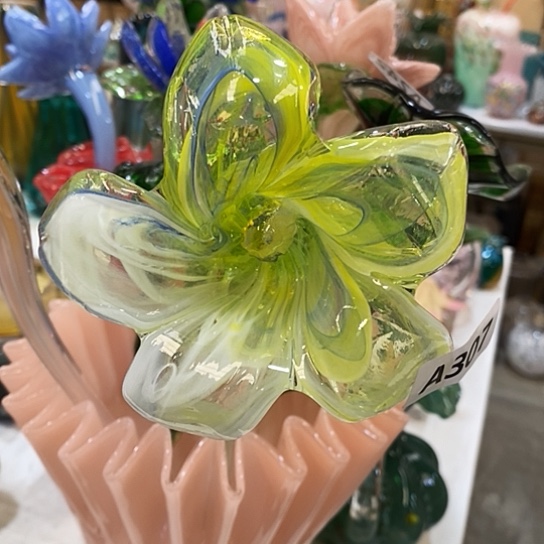 琉璃花瓶高40厘米宽6厘米