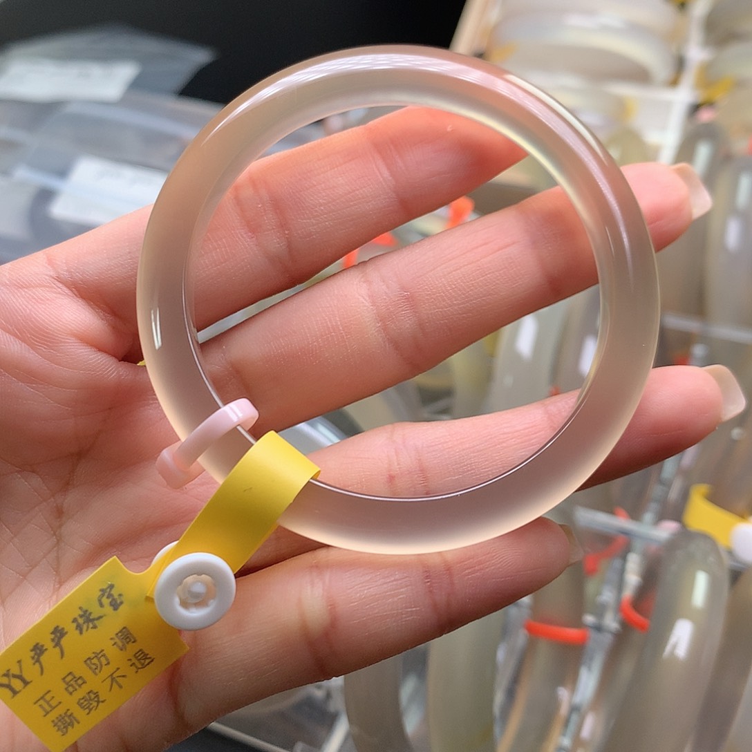 手镯玛瑙/玉髓未镶嵌B****a