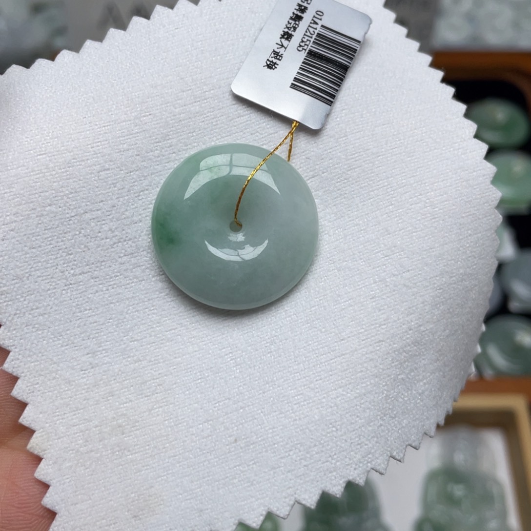 翡翠未镶嵌颈饰平安扣