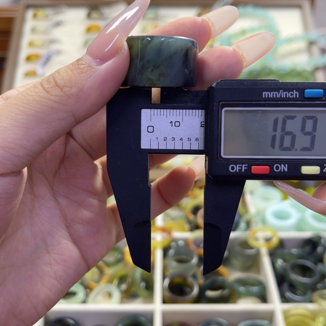 蛇纹石玉未镶嵌手镯瑕疵88