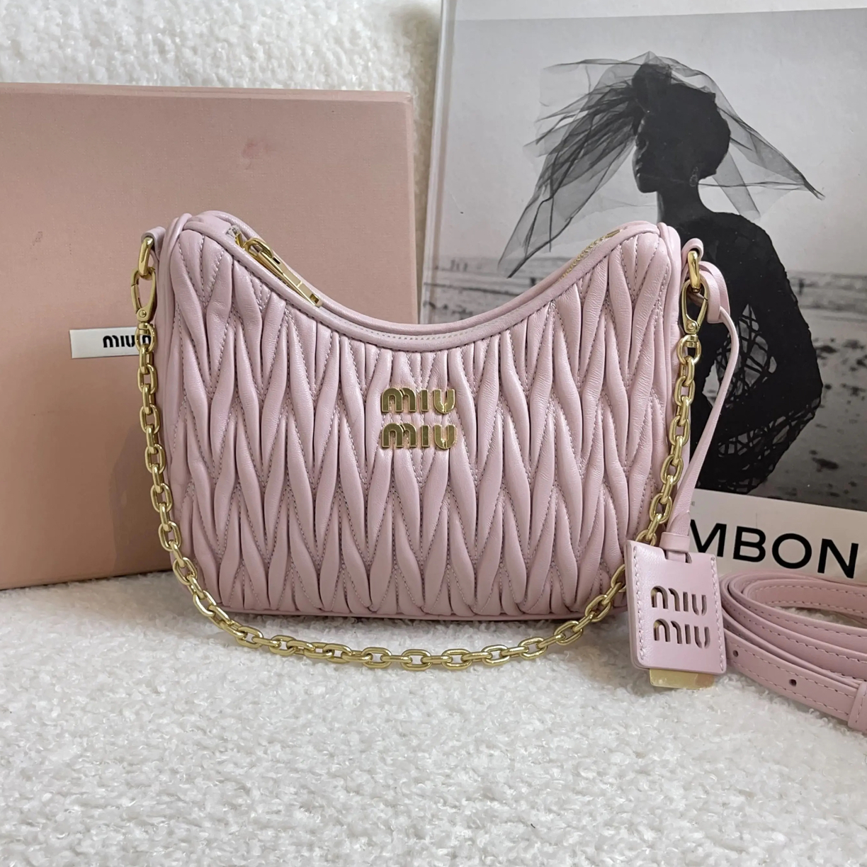 99新 MIU MIU/缪缪 雪粉色褶皱月牙包/47498396/代卖服务/2512