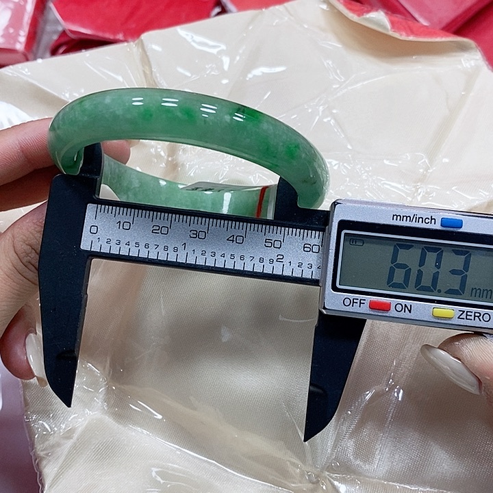 翡翠手镯未镶嵌168