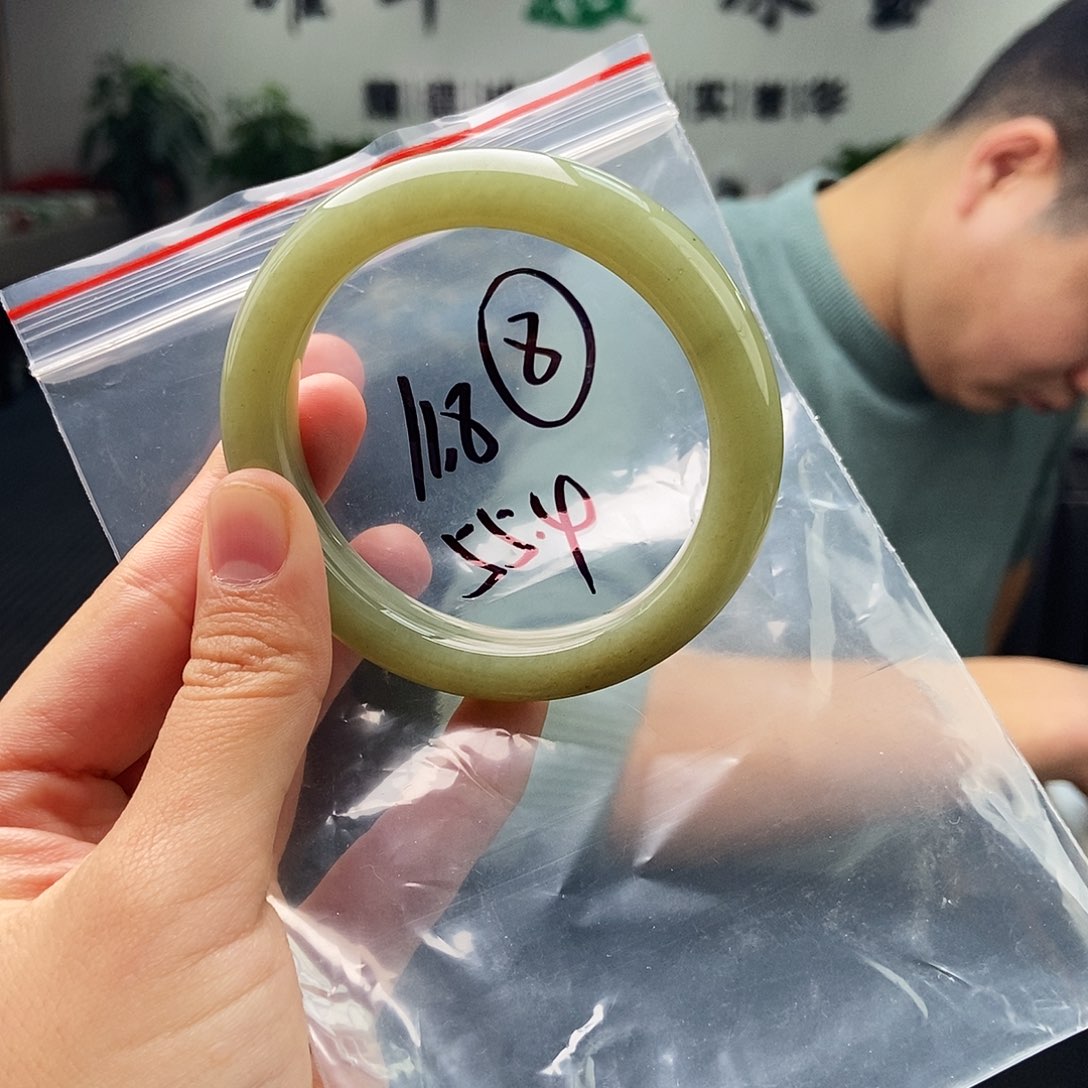 和田玉未镶嵌手镯拍一发一