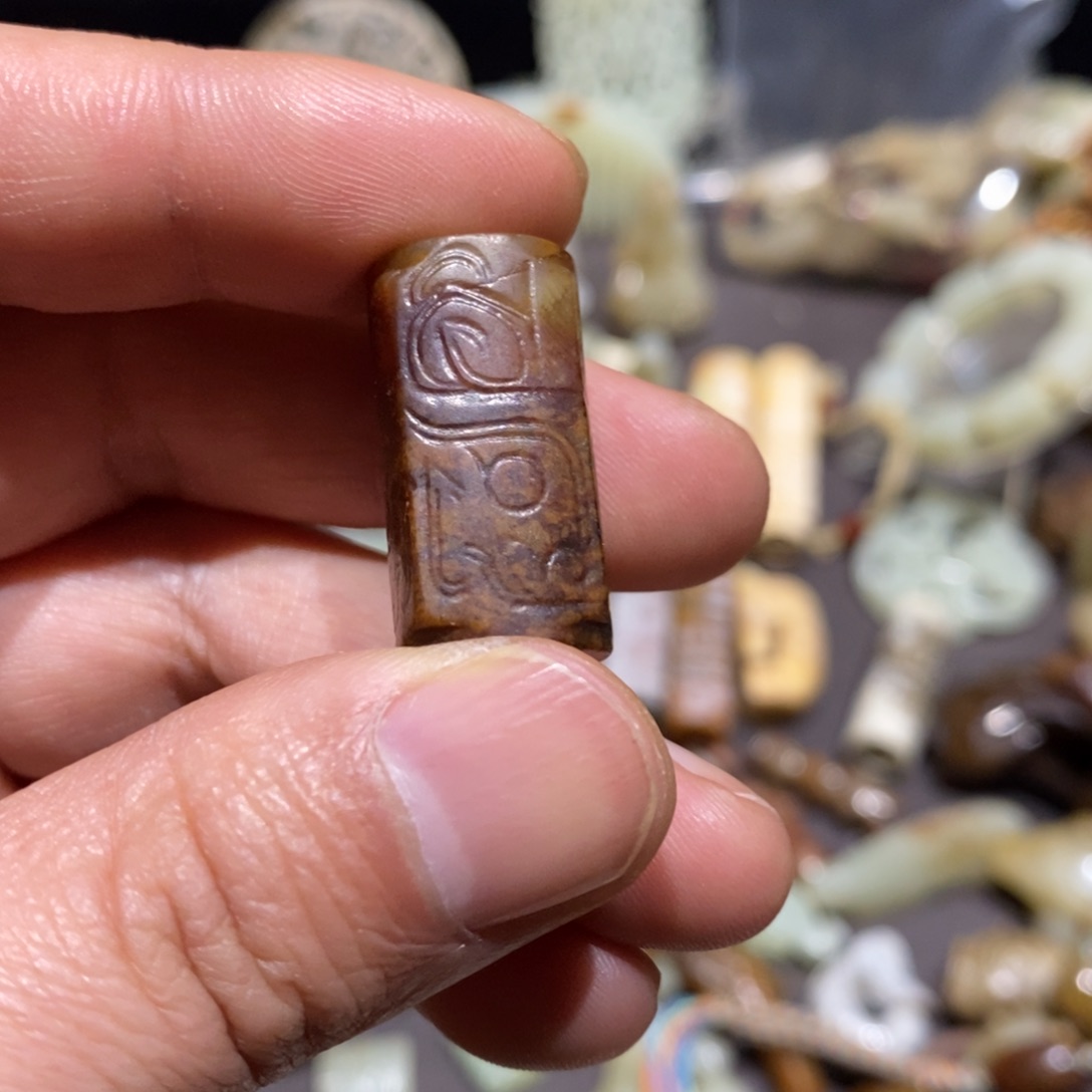 v***e和田玉（糖玉）未镶嵌颈饰