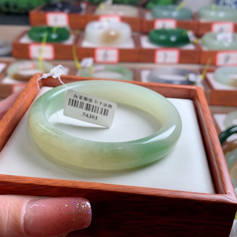 【闪购商品】和田玉手镯未镶嵌56.7