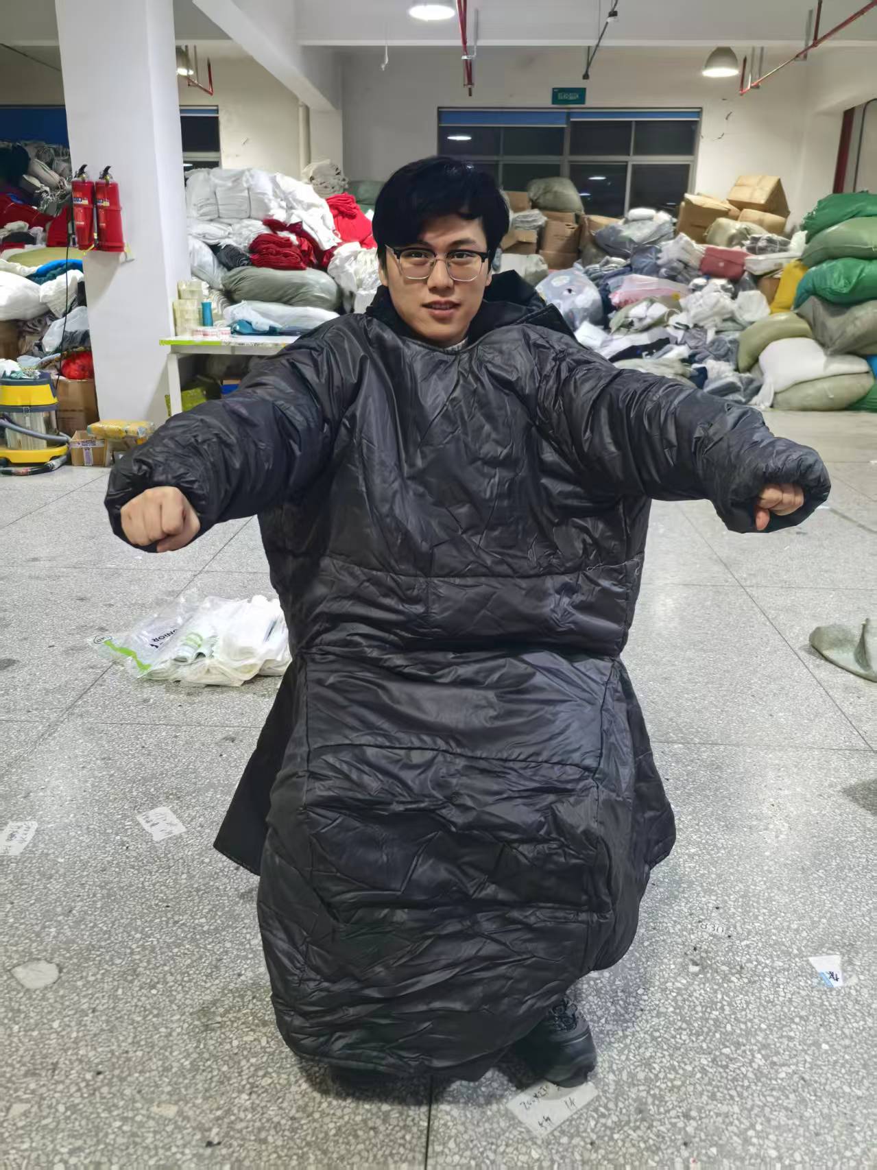 《厚广家》3楼杂款骑行挡风衣 发1件，不挑色