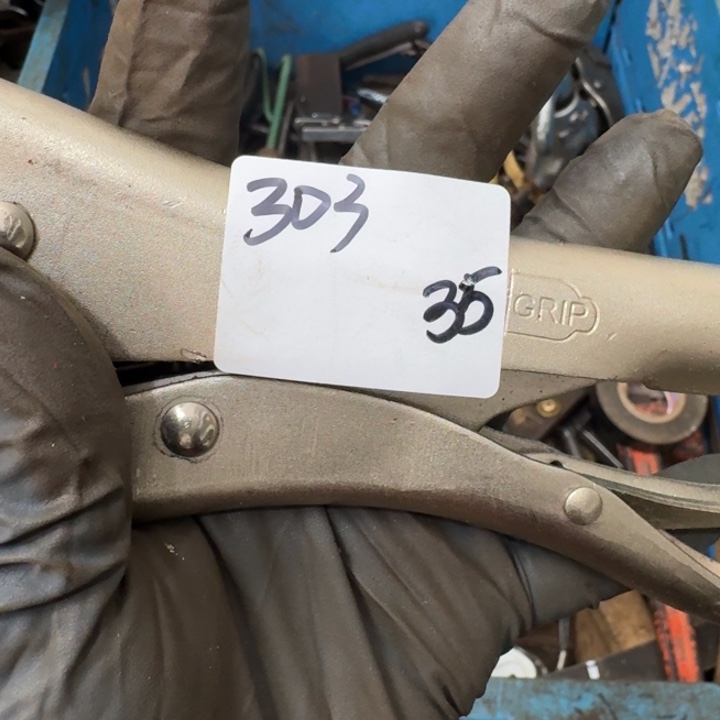 ****辉家用五金工具一个