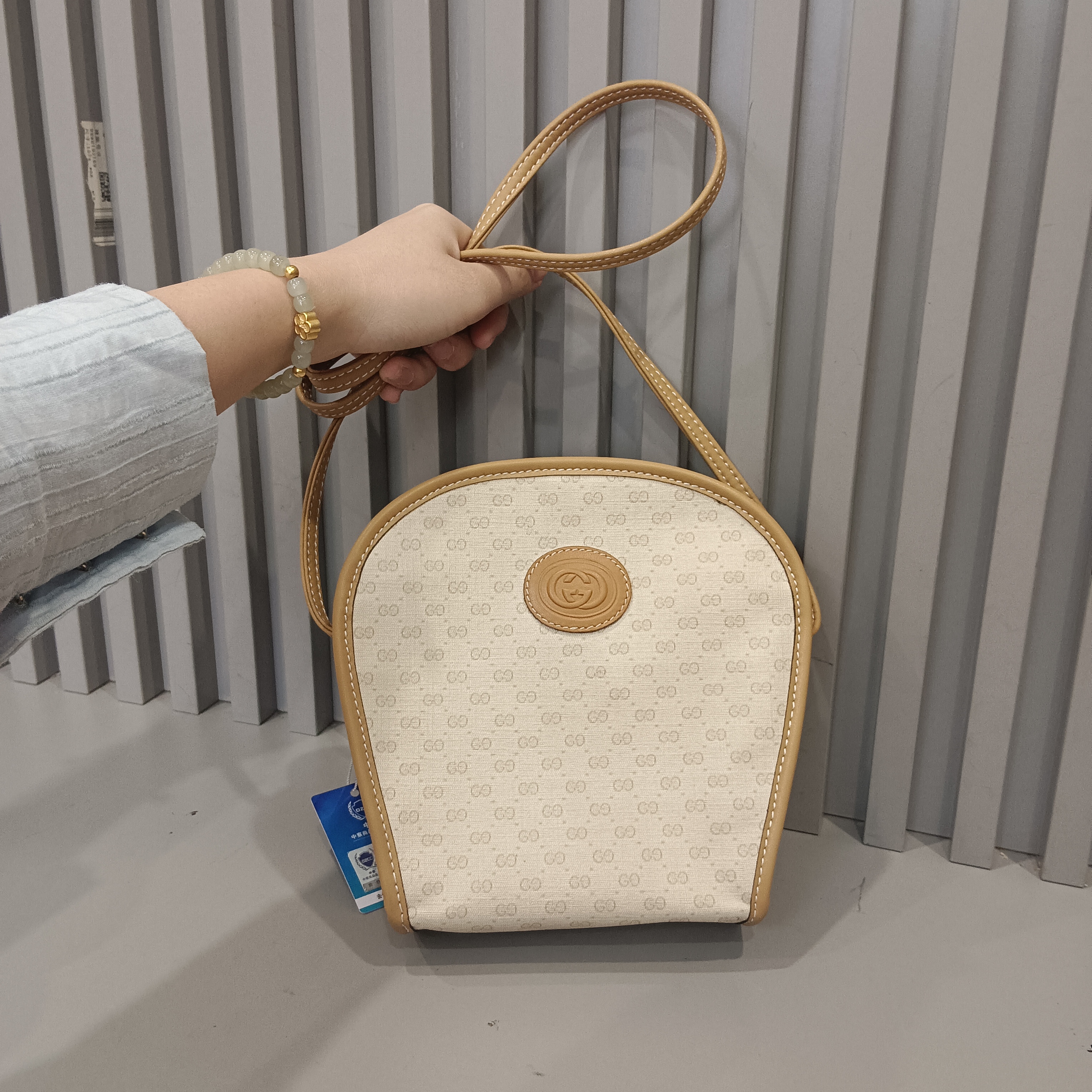 95新 GUCCI/古驰 兔兔奢菠萝/古驰斜挎包/240823119