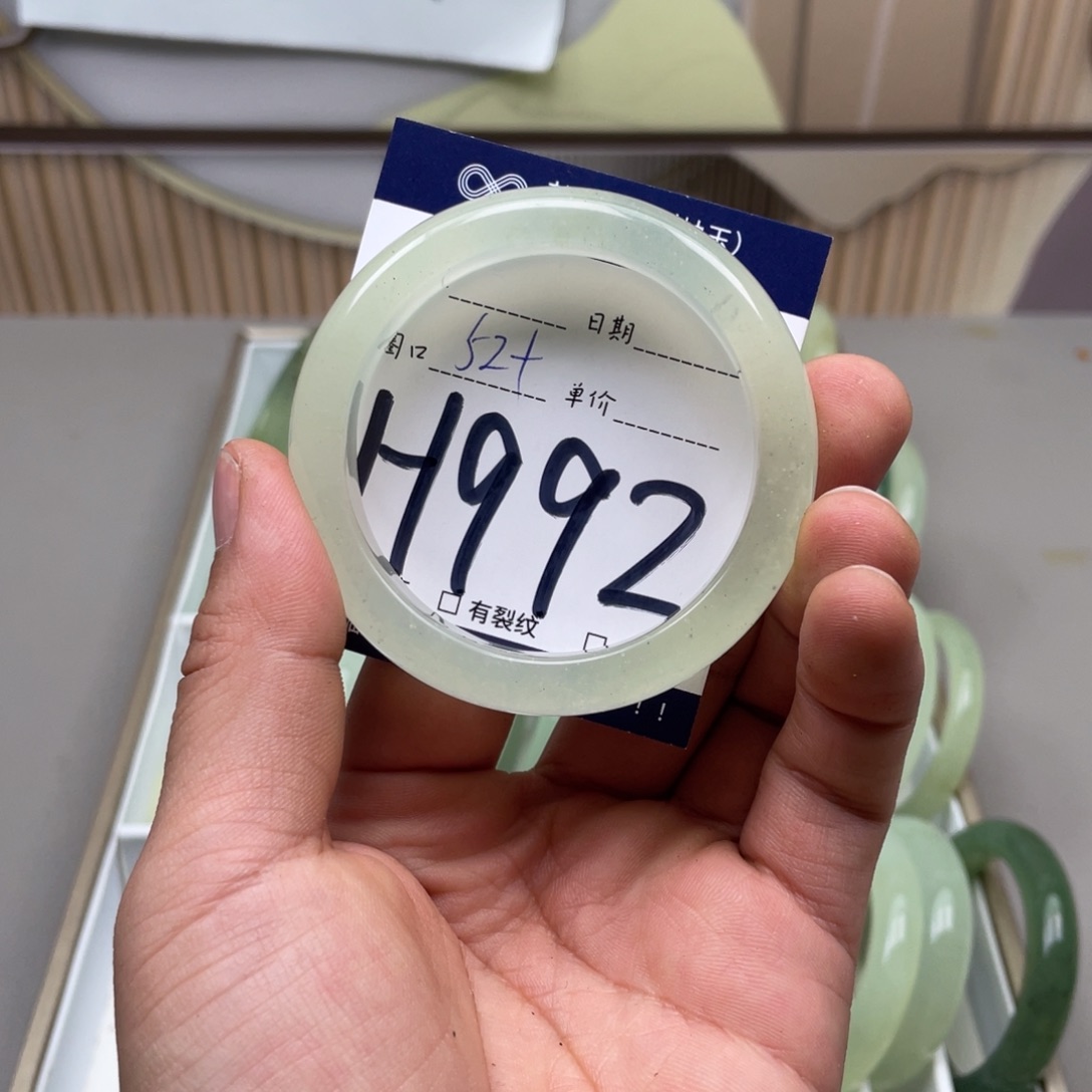 岫玉手镯手镯未镶嵌