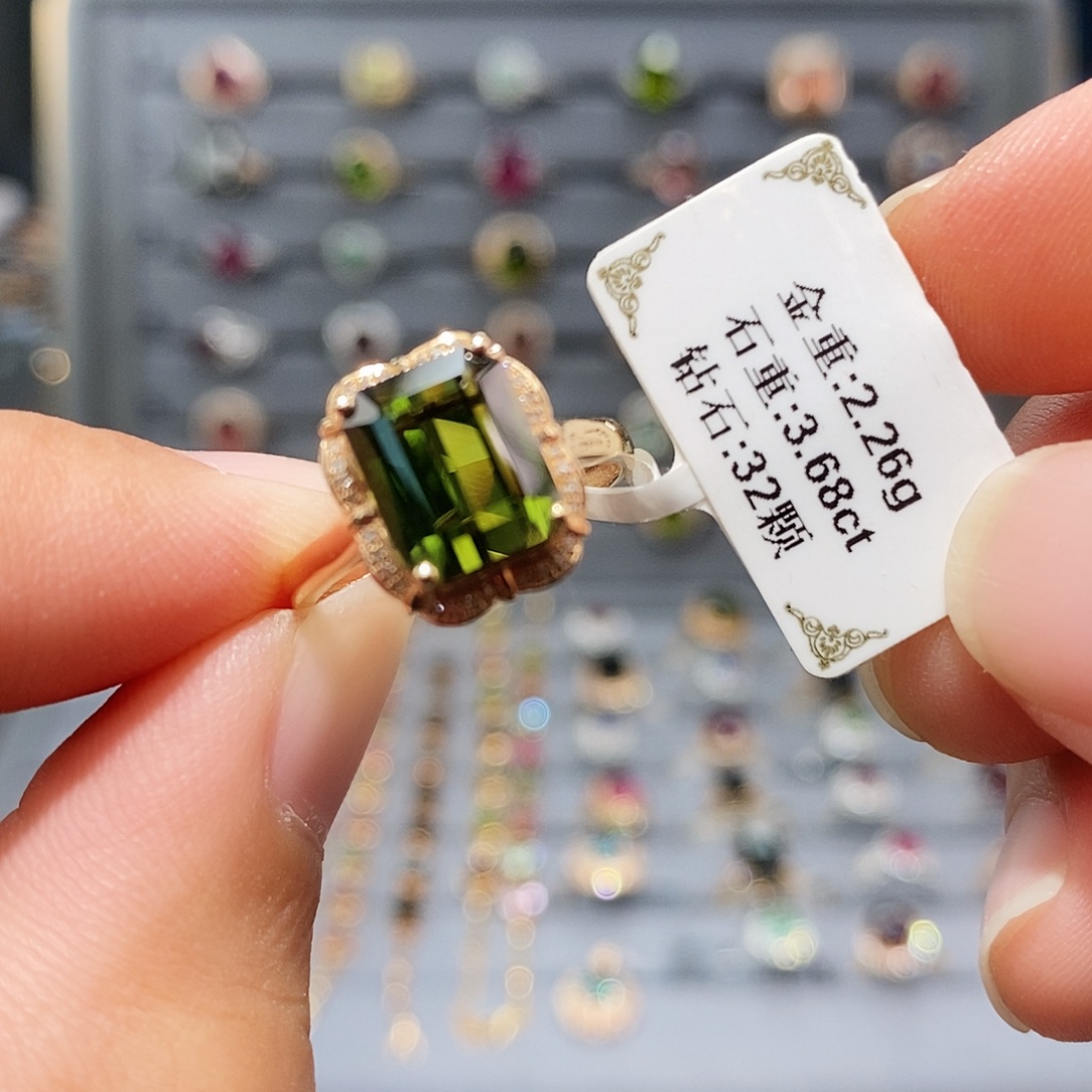 18K金镶嵌碧玺戒指3.68ct