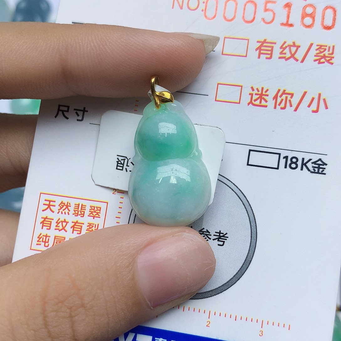 翡翠18K金镶嵌颈饰翡翠