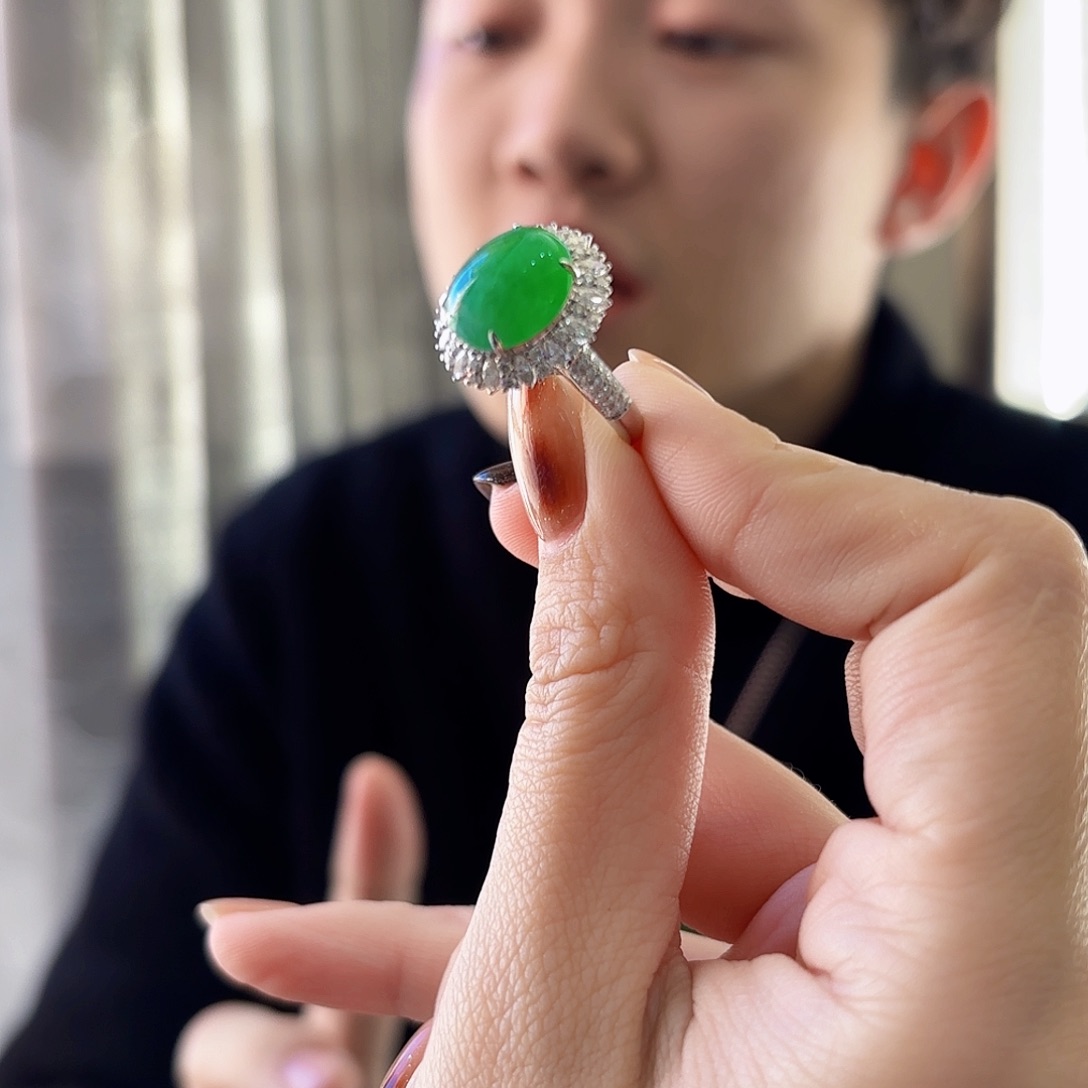 翡翠戒指18K金镶嵌蛋面戒指