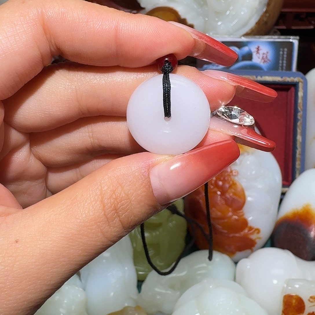 和田玉未镶嵌把件《**》