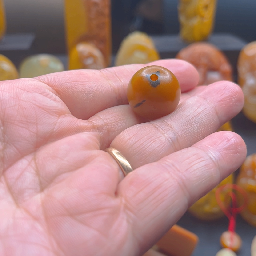 石英质玉颈饰未镶嵌美***光