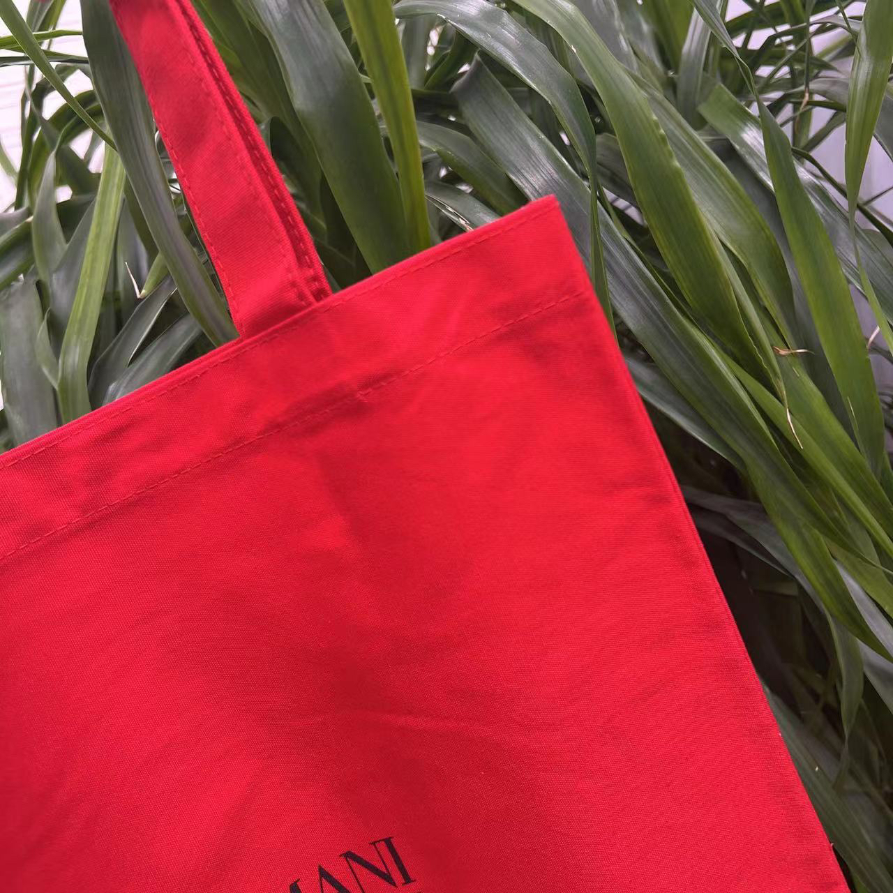 【新款来袭！】啊呀妈呀限定款红色单肩包话化妆收纳包托特包