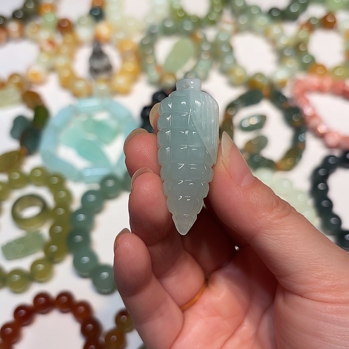 蛇纹石玉未镶嵌吊坠