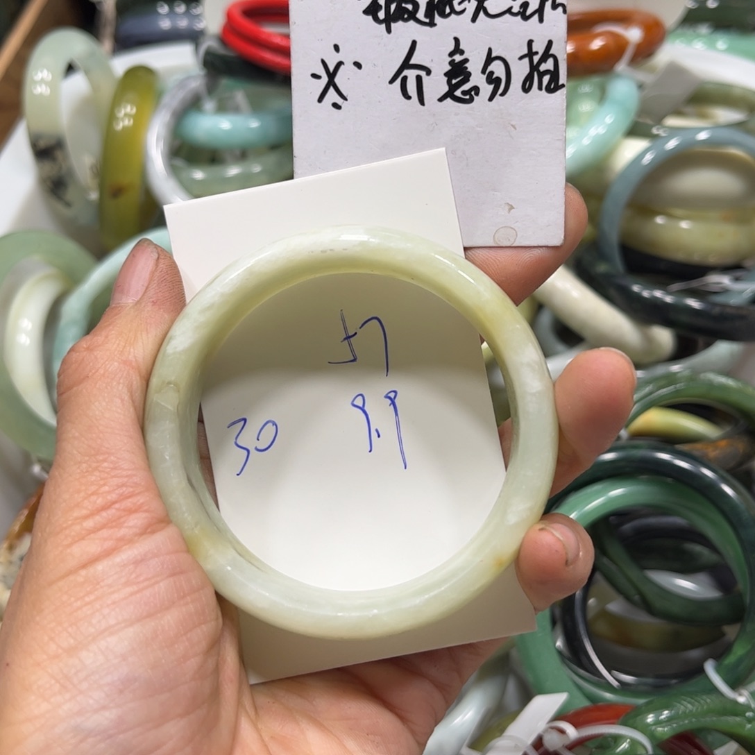 蛇纹石玉手镯未镶嵌