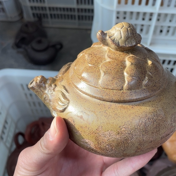 老厂紫砂壶一件。