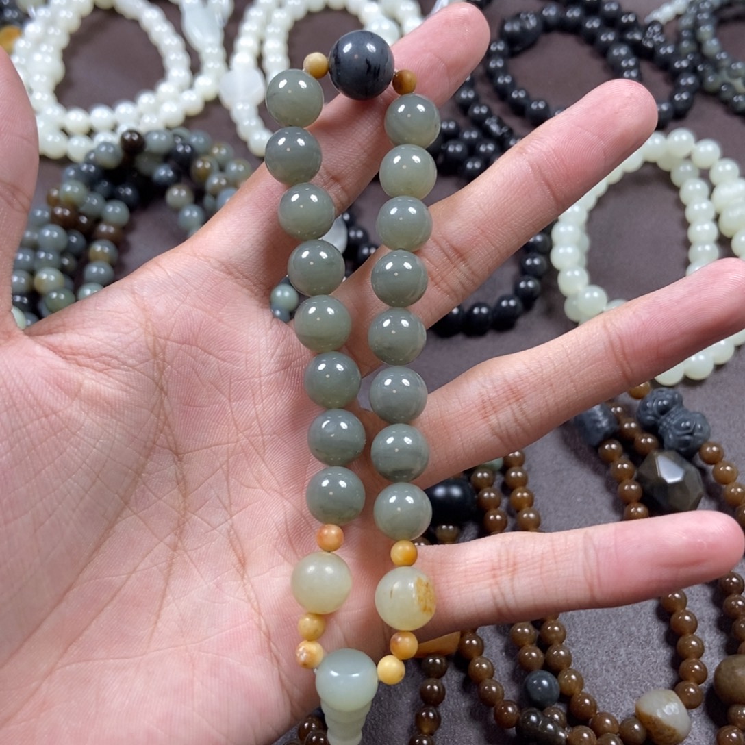 和田玉未镶嵌把件