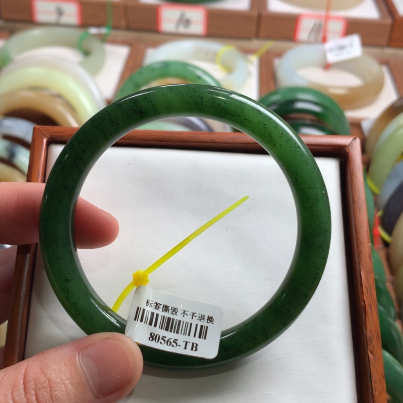 【闪购商品】和田玉手镯未镶嵌58