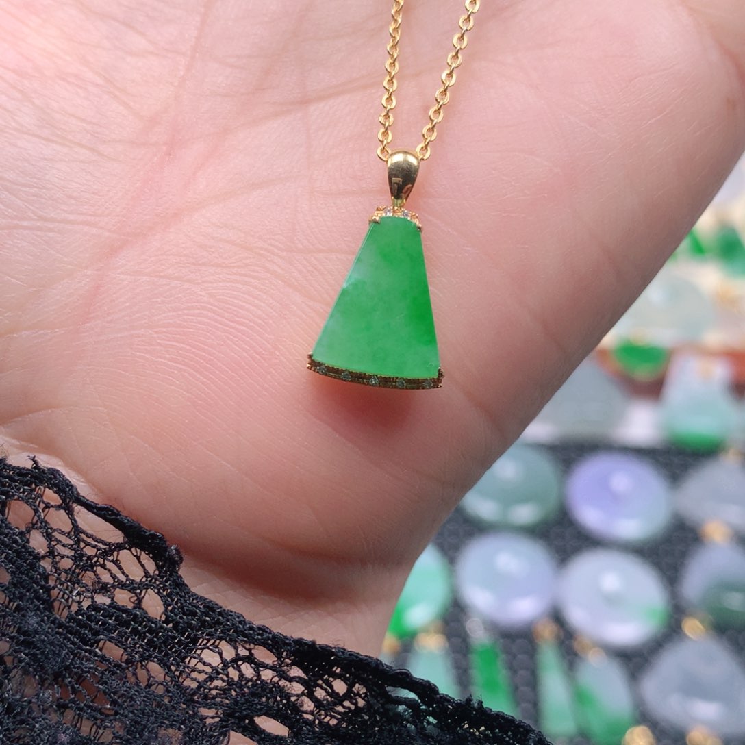 【闪购商品】翡翠吊坠(不含链)18K金镶嵌