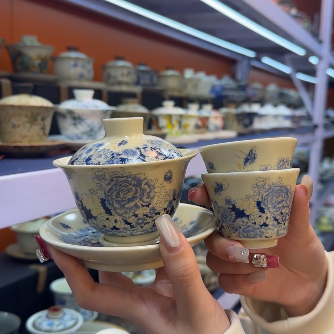 我在外面吃饭呢你在哪