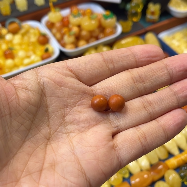 琥珀未镶嵌裸石卡9加老蜡橘皮圆珠一对