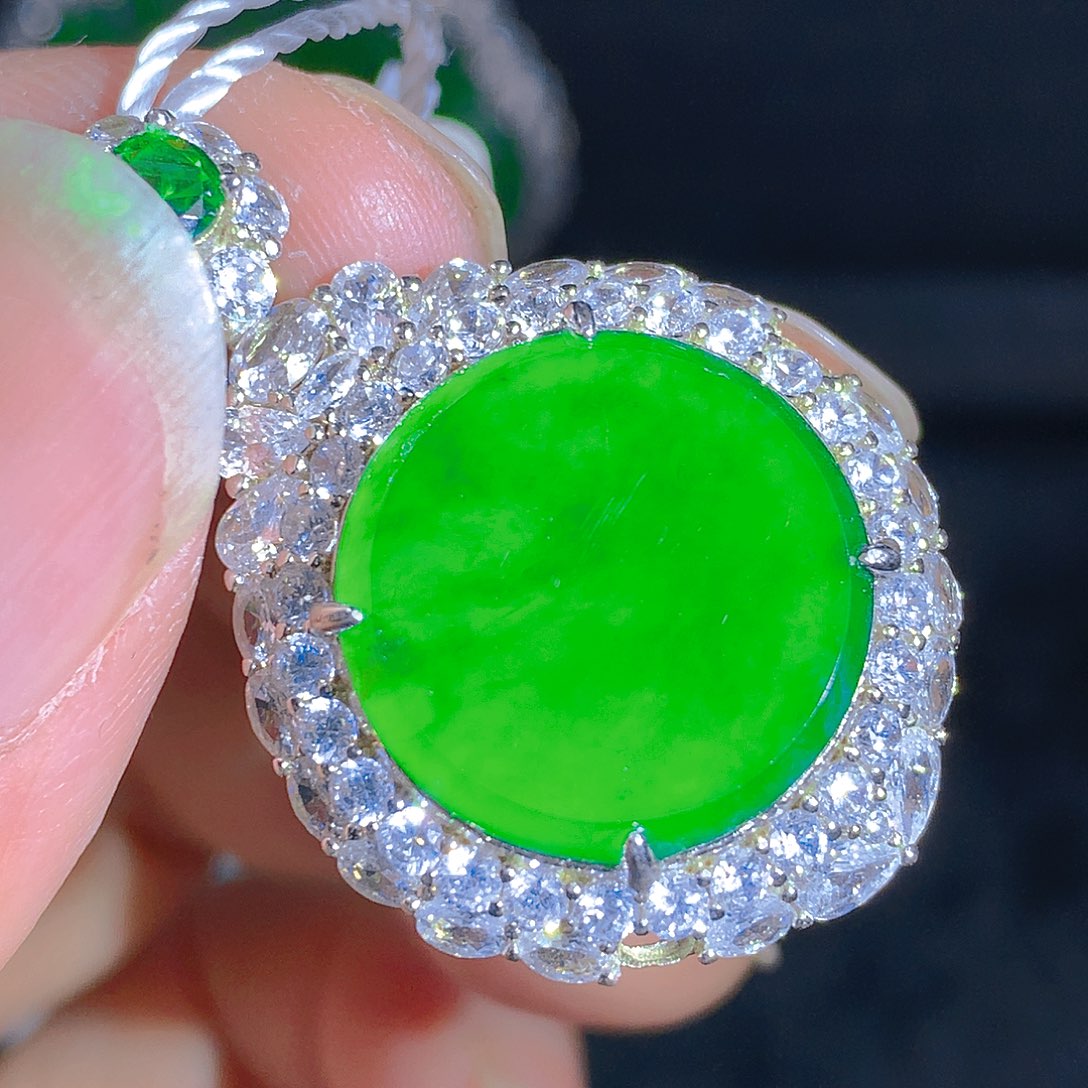 翡翠颈饰银S925镶嵌吊坠