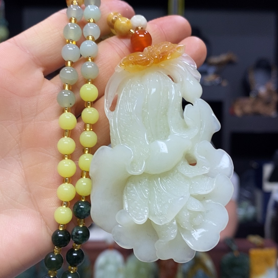 岫玉未镶嵌挂件吊坠