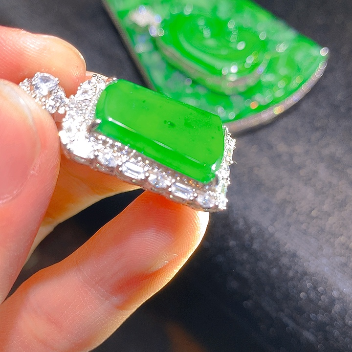 【闪购商品】翡翠颈饰银S925镶嵌翡翠