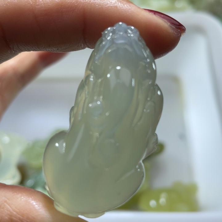 岫玉未镶嵌吊坠貔貅