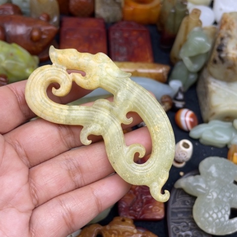 蛇纹石玉未镶嵌颈饰114