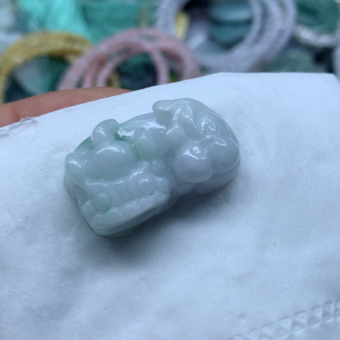 翡翠颈饰未镶嵌吊坠