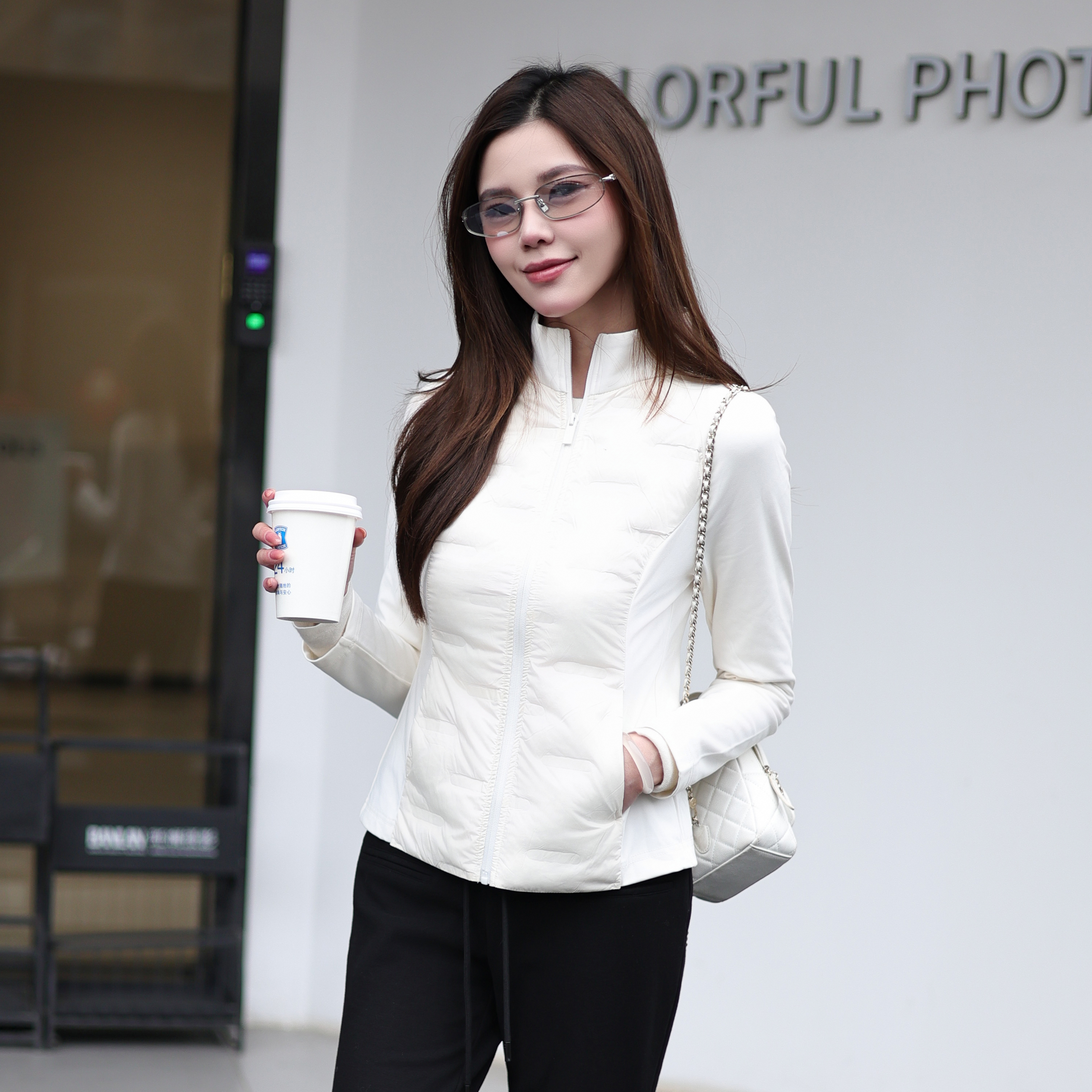 轻薄羽绒服女2025新款冬季服饰鸭绒正肩外套女短款修身显瘦女款