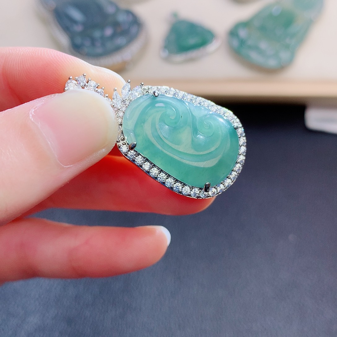 翡翠颈饰未镶嵌翡翠