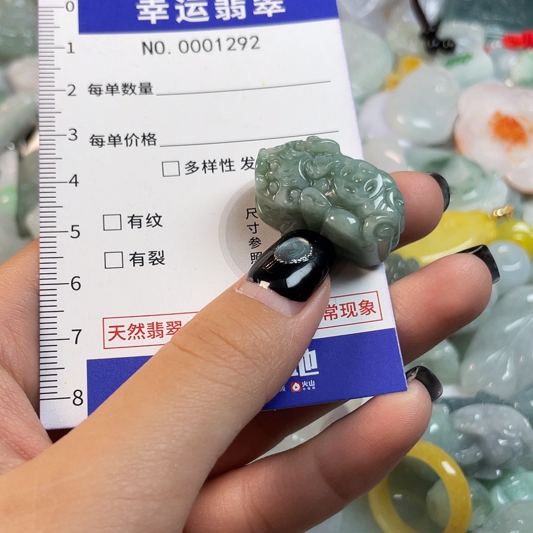 翡翠未镶嵌颈饰1292