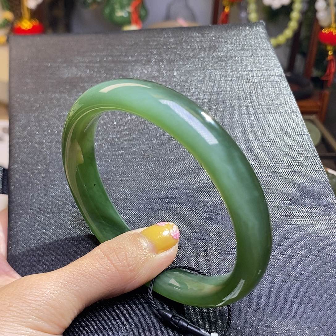 和田玉碧玉毕业级猫眼手镯61圈口未镶嵌