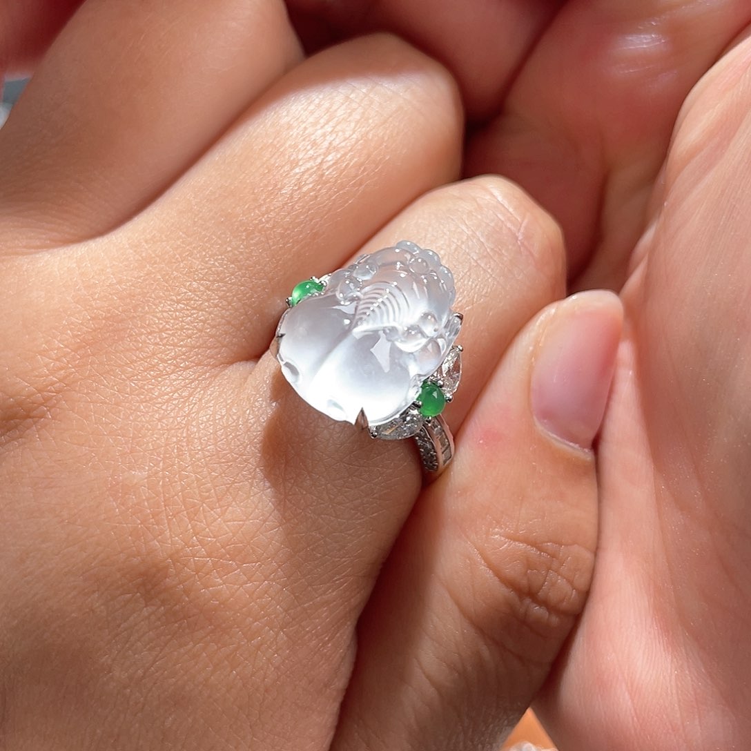 翡翠颈饰18K金镶嵌貔貅戒指