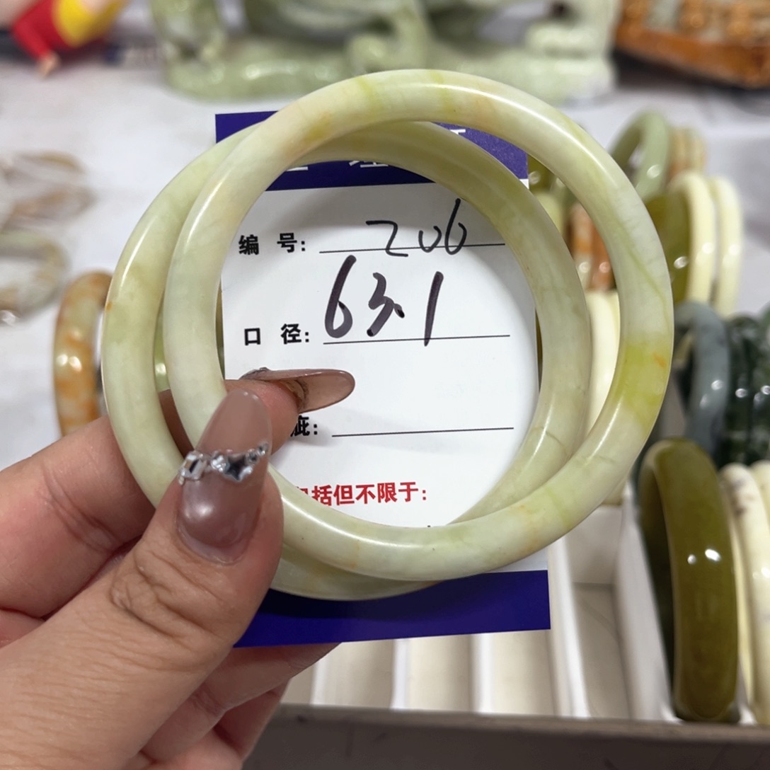 蛇纹石玉手镯未镶嵌