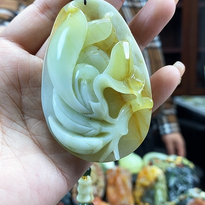 蛇纹石玉吊坠未镶嵌