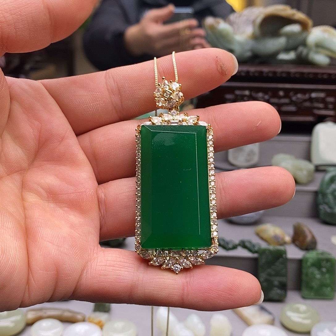 和田玉未镶嵌颈饰